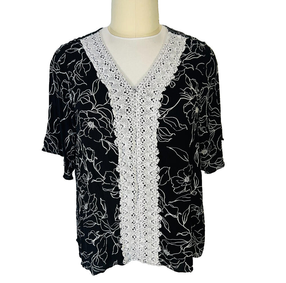 Bobeau Blouse Womens 3X Black White Trace Line Floral Crochet Trim V-Neck